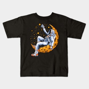 Astronaut sitting on the crescent moon Kids T-Shirt